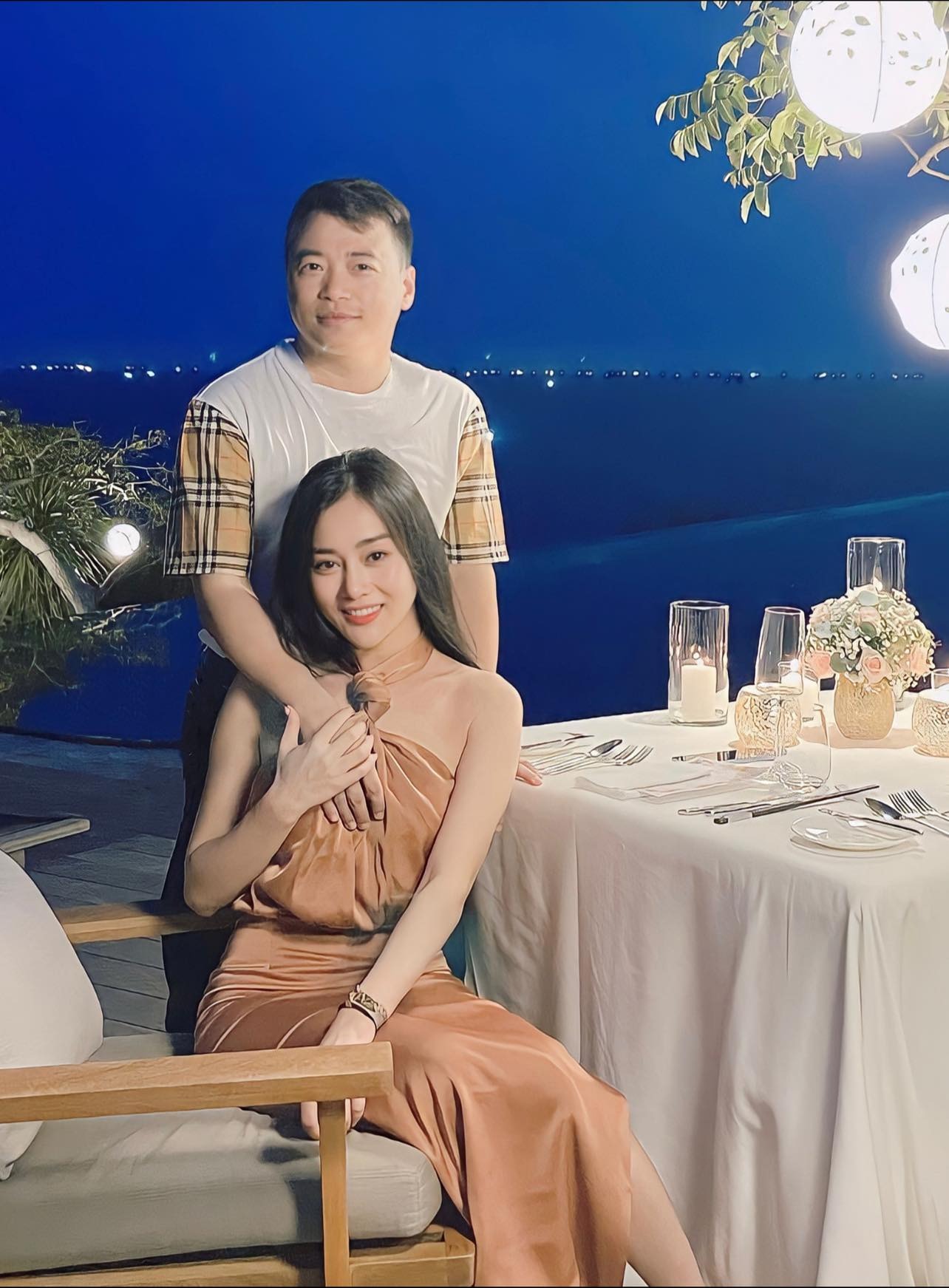 Hình ảnh đôi vợ chồng Phương Oanh - Nguyễn Hoà Bình