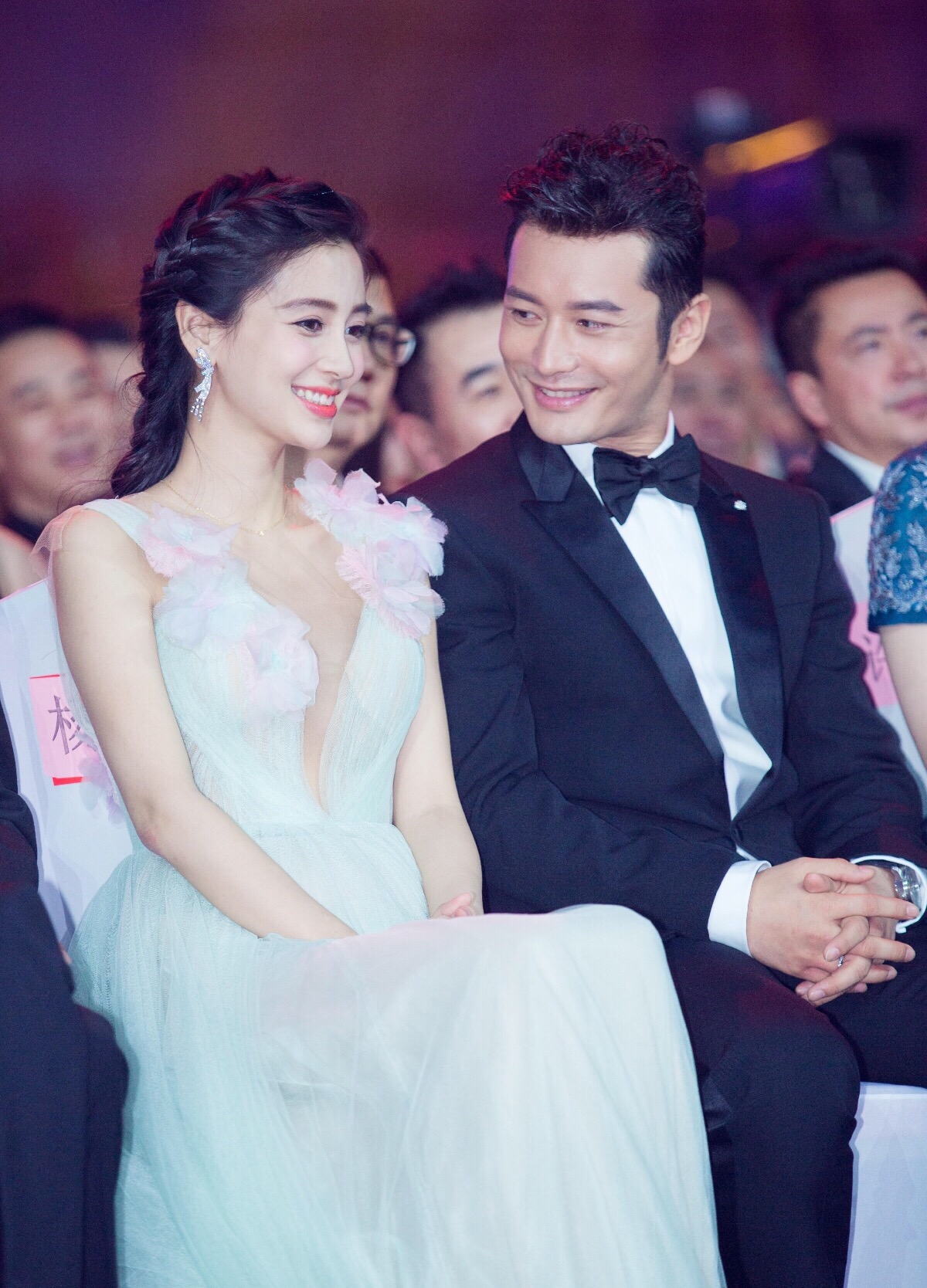 Angelababy có thái độ lạnh nhạt với Huỳnh Hiểu Minh