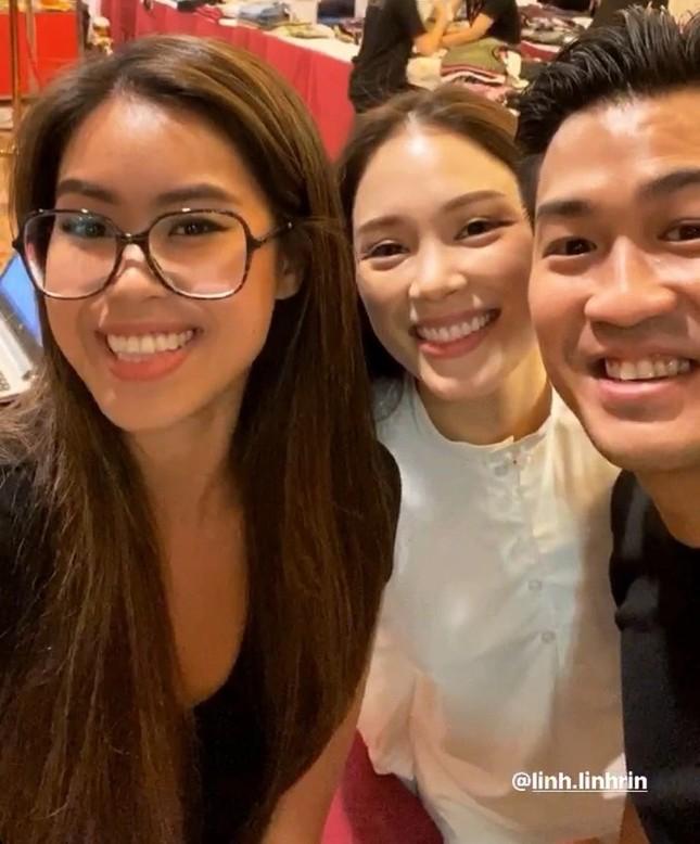 Tiên Nguyễn thân thiết với Linh Rin, Hà Tăng và gia đình tỷ phú Tiên Nguyễn cùng Linh Rin và Hà Tăng trong các dịp gặp gỡ