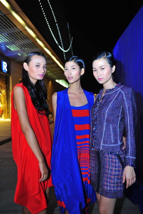 Hoàng Thuỳ và Lê Thuý cùng bước ra từ chương trình Vietnam's Next Top Model 2011 Hoàng Thuỳ - Lê Thuý làm hoà sau nhiều năm mâu thuẫn
