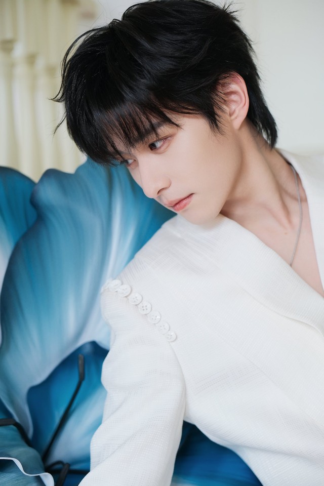 Hàng loạt nghệ sĩ lên tiếng cầu cứu- Ảnh 2. Từ Chấn Hiên bị fan cuồng quấy nhiễu tại nhà