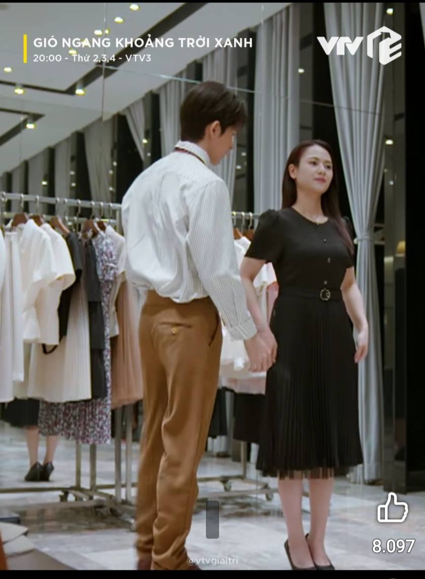 Chiếc quần rộng và nhăn nhúm của Denis Đặng