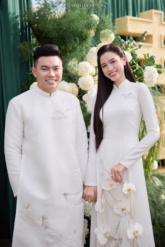 Đỗ Hà và thiếu gia Viết Vương diện áo dài truyền thống, cực đẹp đôi trong ngày trọng đại