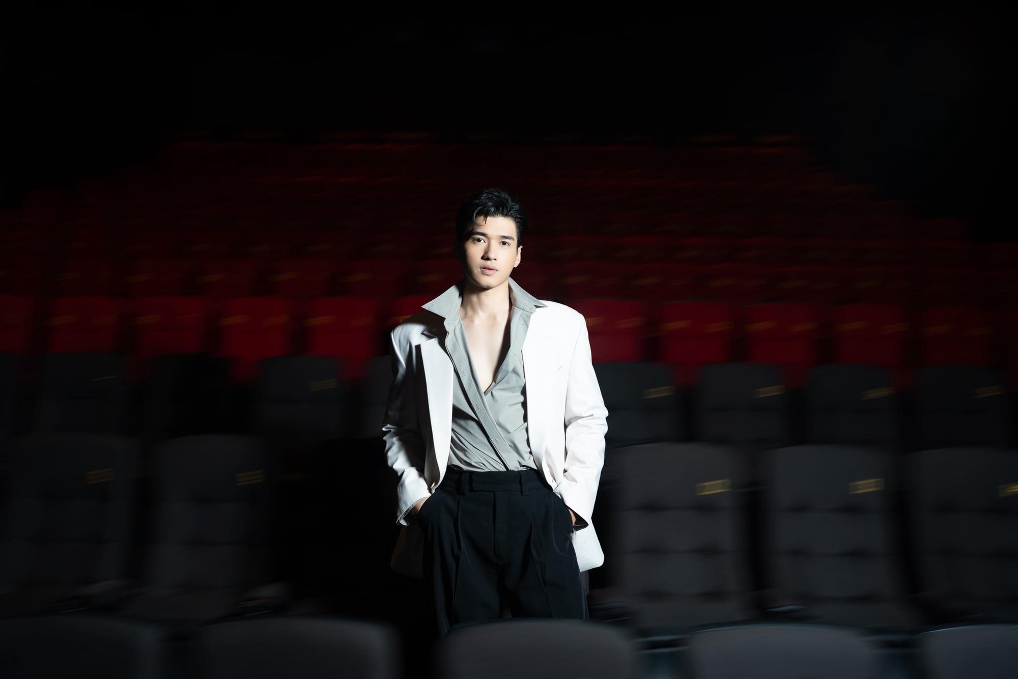 Ma Ran Đô nổi bật với visual sáng rực