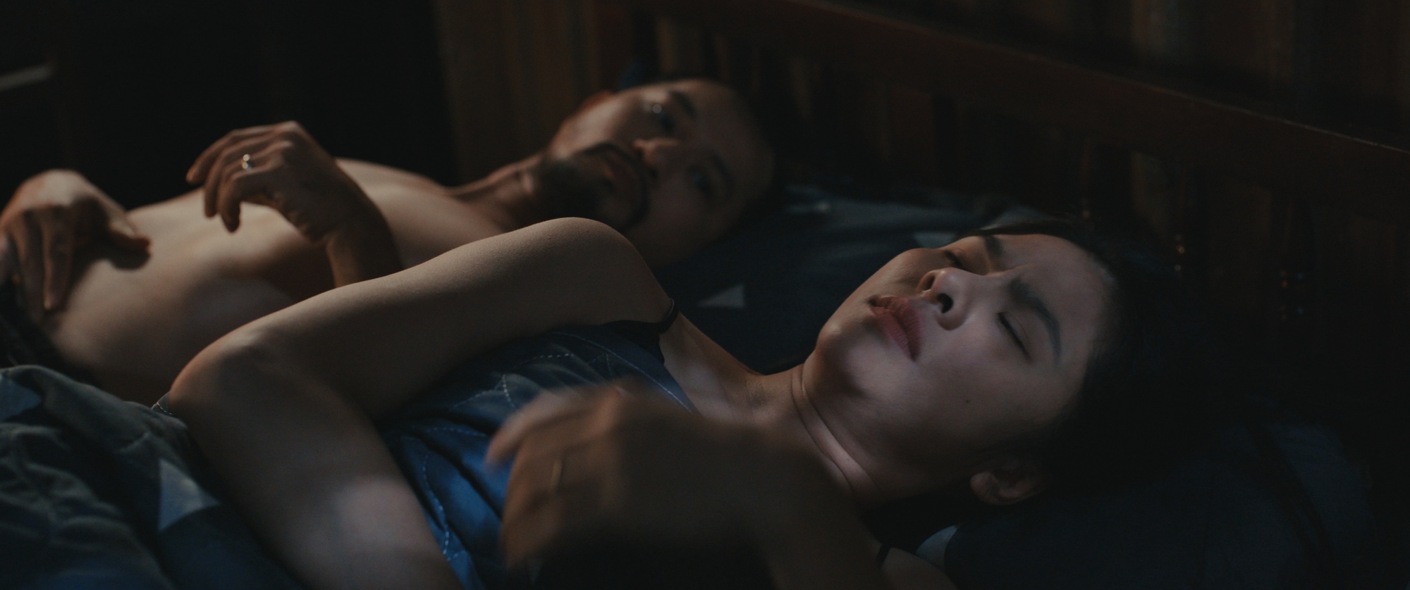 Nhà Ma Xó: Hết hồn vì dở chứ chẳng phải vì ma- Ảnh 5. Phản ứng phi lý của các nhân vật khi sự thật được hé lộ