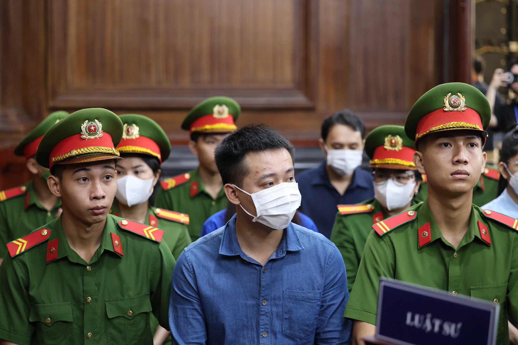 Phạm Quang Linh trong phòng xét xử