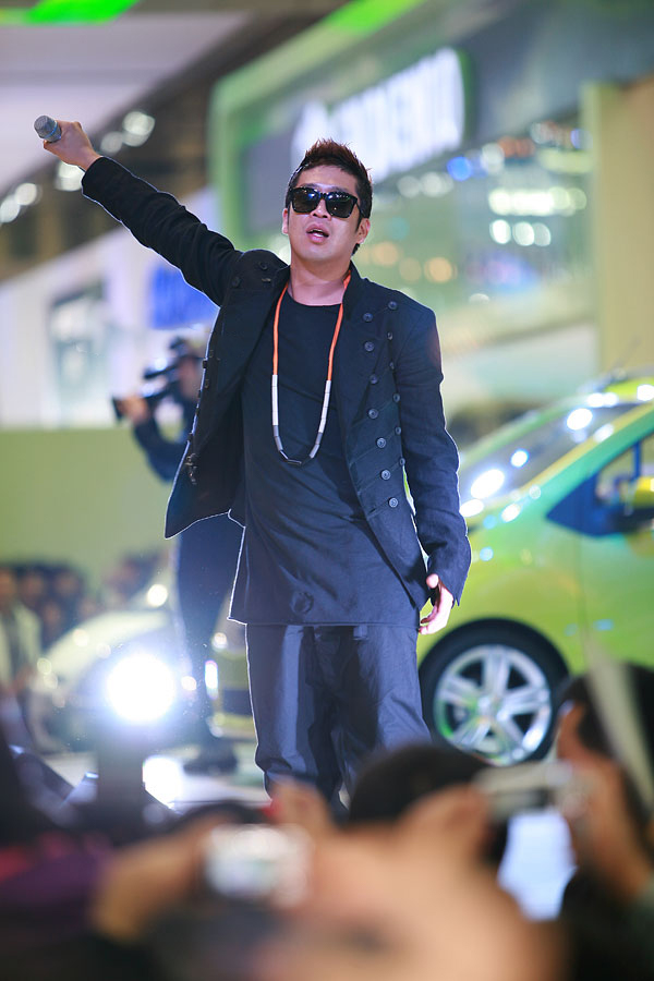 MC Mong cùng bản hit Sick Enough To Die
