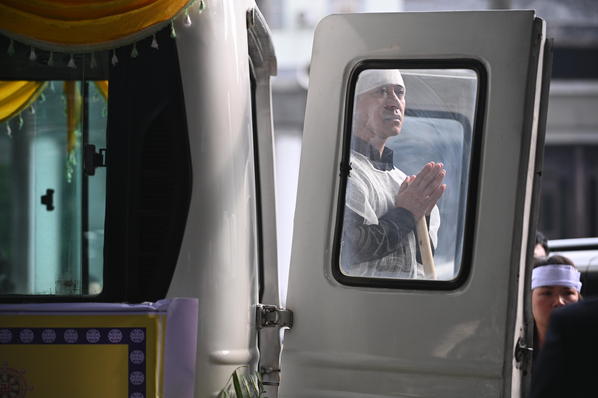 Tuấn Hưng suy sụp