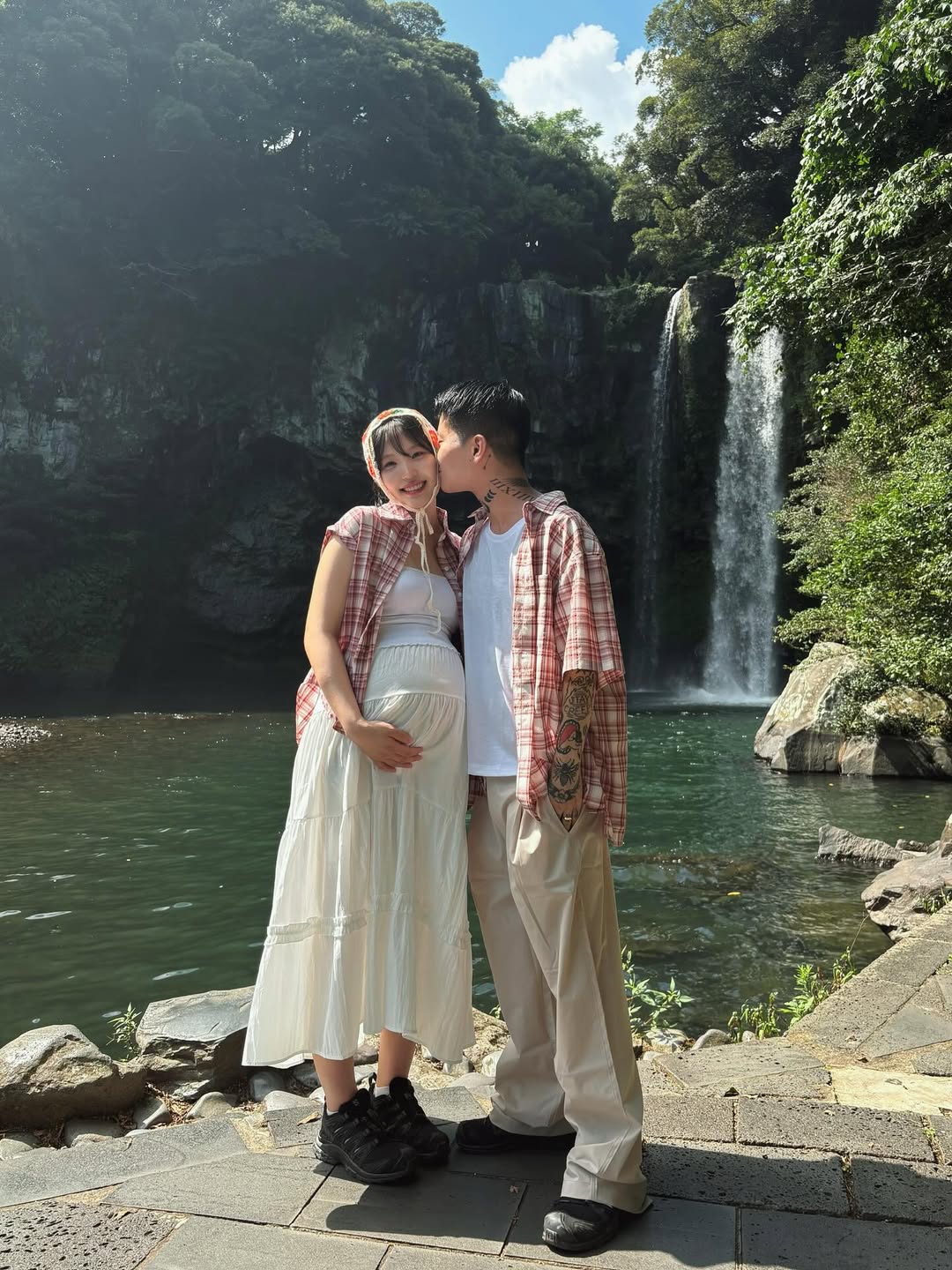 Nữ ca sĩ 20 tuổi khoe ảnh bụng bầu trên trang cá nhân Nữ idol trẻ khoe ảnh bụng bầu trên trang cá nhân