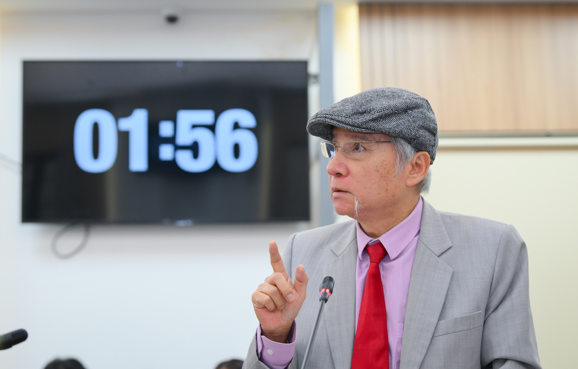 Giáo sư Nguyễn Hữu Ninh tại sự kiện