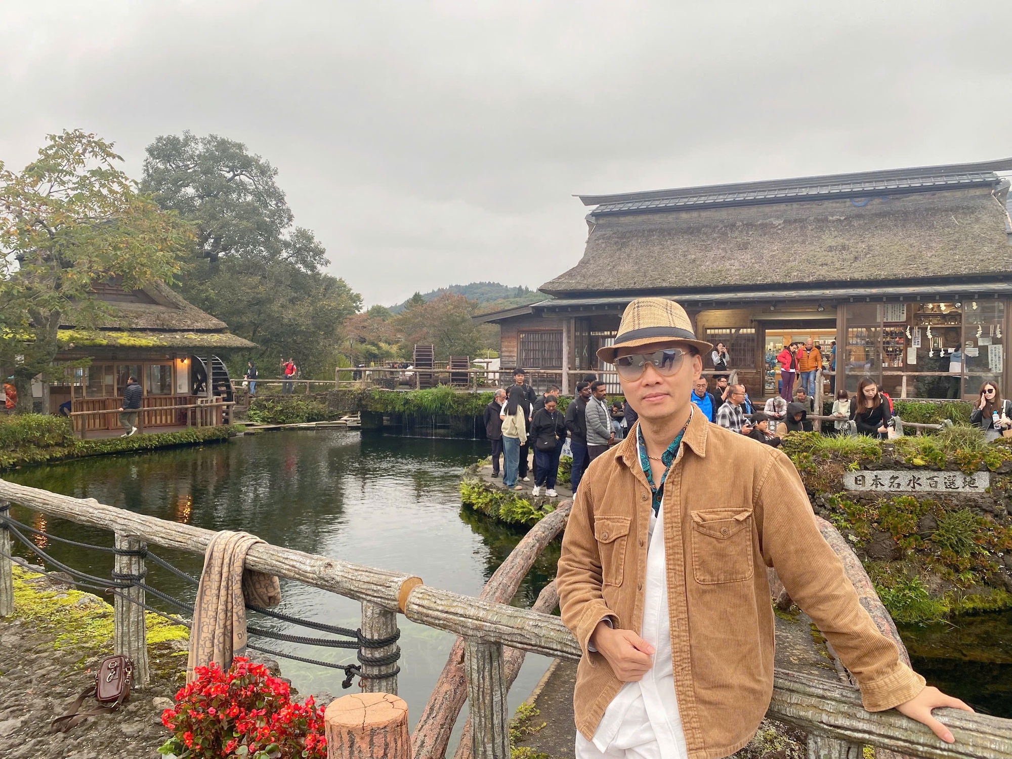 Đạo diễn Vạn Nguyễn