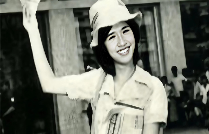 Cô bé bán báo 'Biệt động Sài Gòn': Làm tiếp viên hàng không, sống kín tiếng- Ảnh 1. Vai diễn cô bé bán báo trong Biệt động Sài Gòn