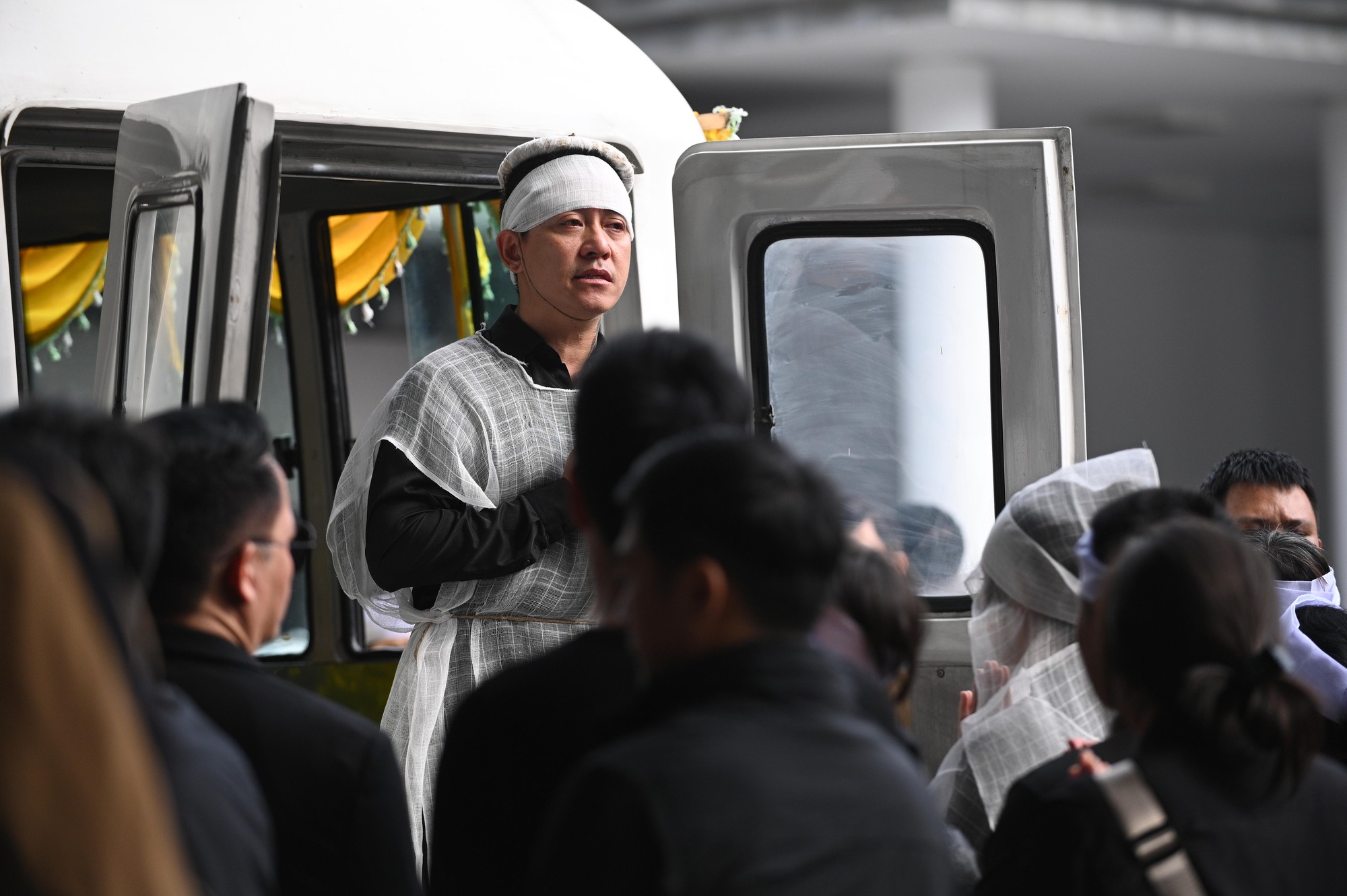 Tuấn Hưng cảm ơn người đến chia buồn