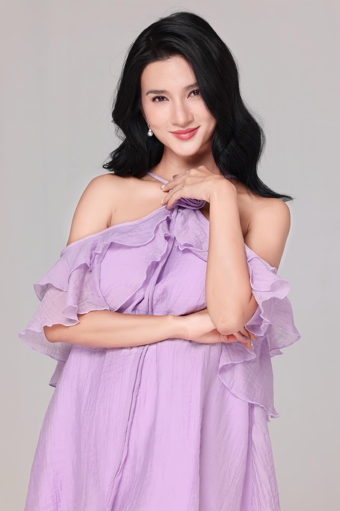 Nữ NSƯT vẫn là tuyệt sắc mỹ nhân ở tuổi 38 Kim Tuyến trẻ trung, xinh đẹp