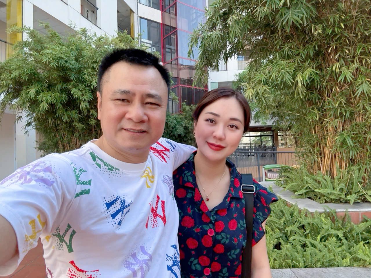 Tự Long cùng vợ con trong khoảnh khắc đời thường