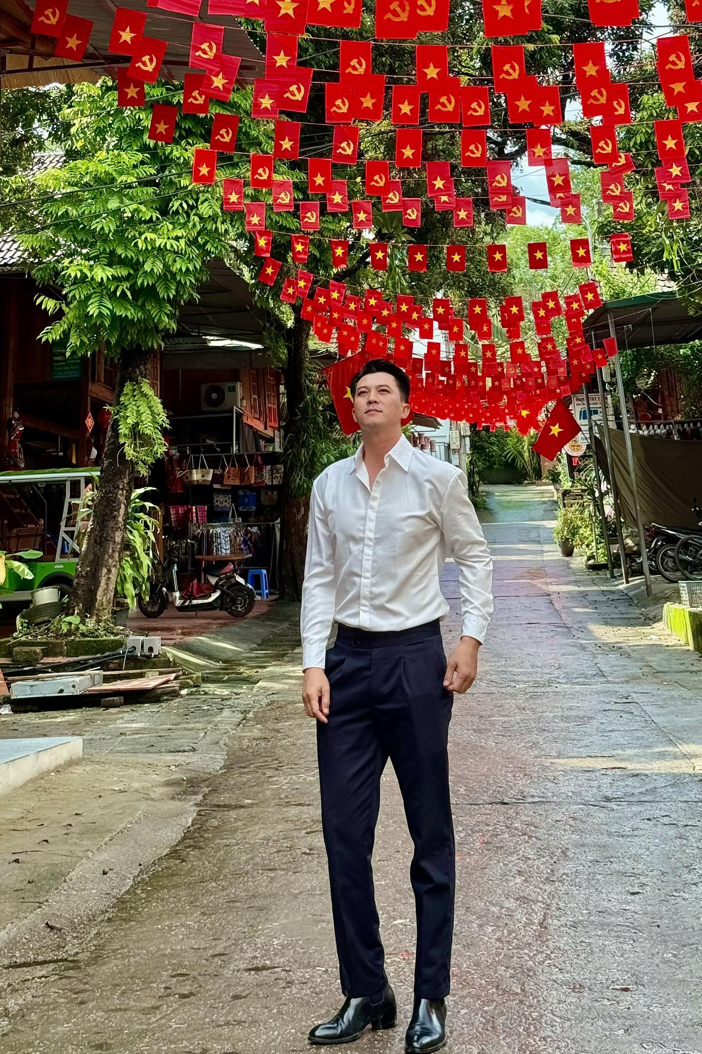 Hà Việt Dũng bén duyên showbiz nhờ ngoại hình Ngoại hình nổi bật của Hà Việt Dũng