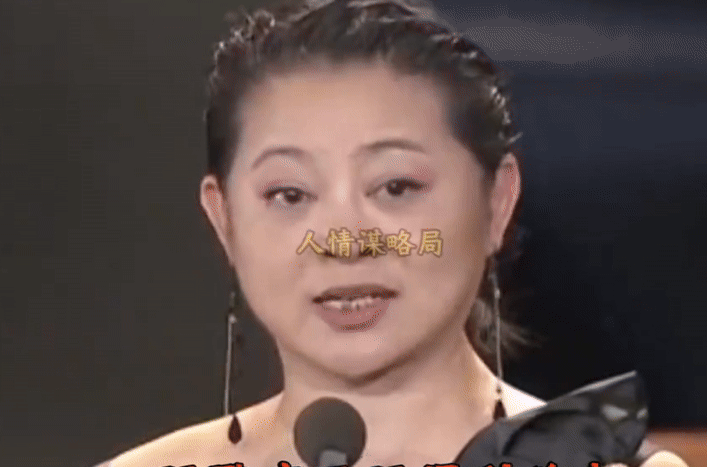 Nghệ sĩ tái mặt không dám phản bác