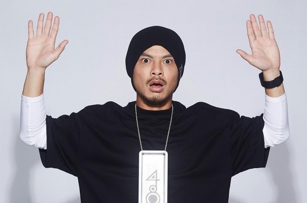 Namewee cho biết anh sẵn sàng lao động tay chân để kiếm tiền