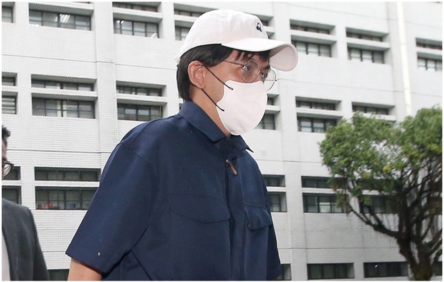 MC quốc dân tàng trữ hàng ngàn clip và ảnh khiêu dâm trẻ em, nhận bản án gây phẫn nộ- Ảnh 2. MC quốc dân bị xua đuổi khỏi làng giải trí vì có hành vi lệch chuẩn