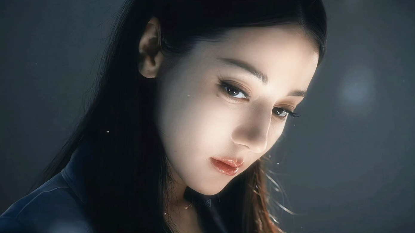 Địch Lệ Nhiệt Ba bùng nổ nhan sắc