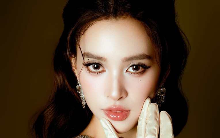 Đôi chân bầm tím của Hoa hậu Tiểu Vy