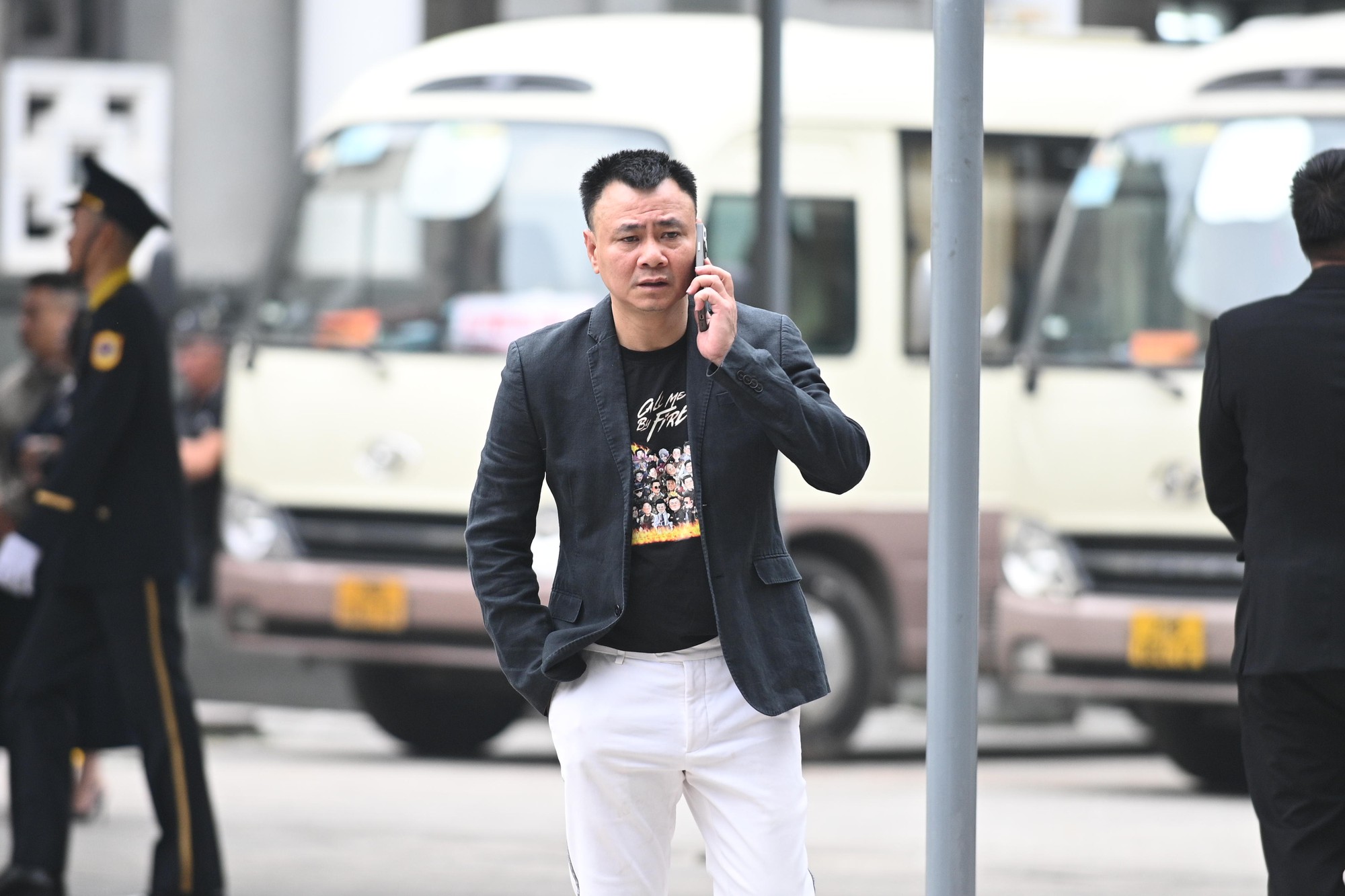 Nghệ sĩ Tự Long tại lễ viếng