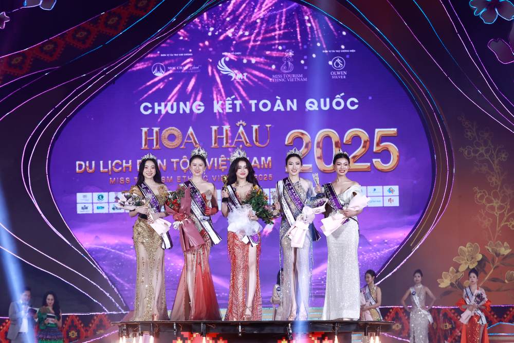 Nhóm thí sinh Top 5 Chung kết