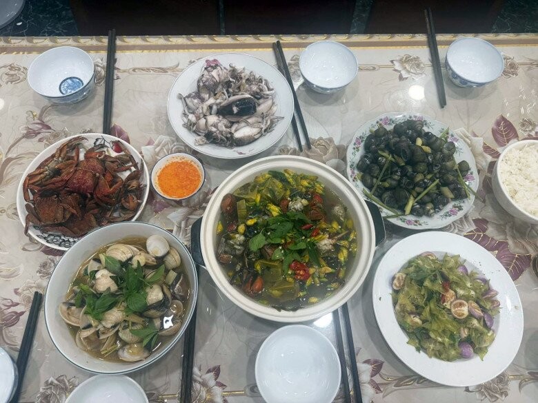 Em trai nhắn 1 câu tới cố diễn viên Quý Bình, ai nghe cũng lặng người- Ảnh 3. Diễn viên Quý Bình trong dịp sinh nhật do em trai tổ chức