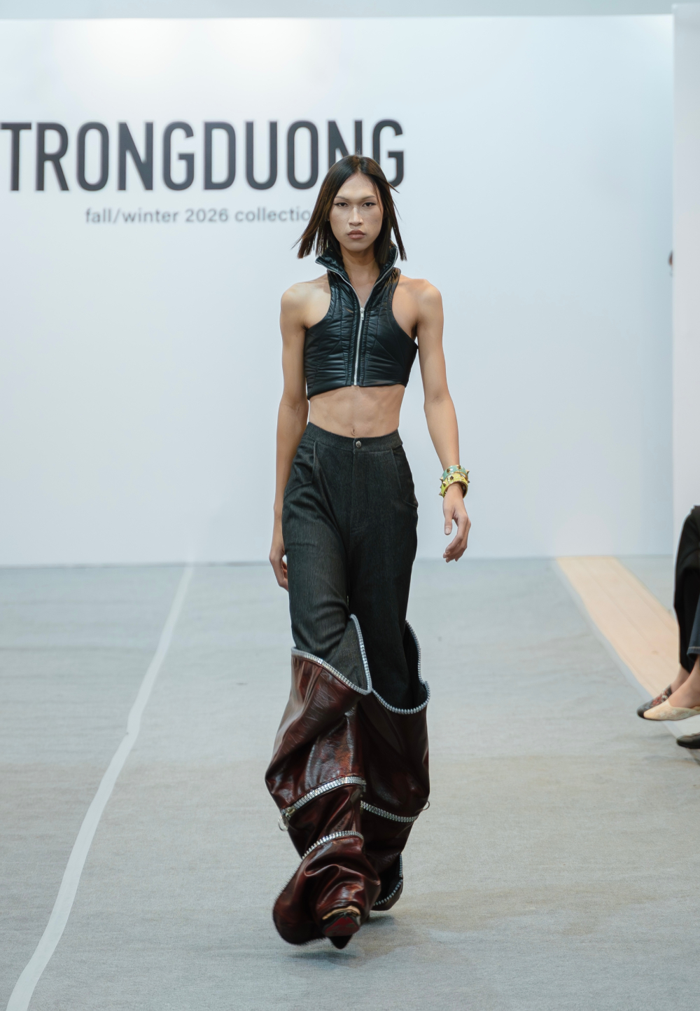 Thiết kế với đường cắt xẻ độc đáo