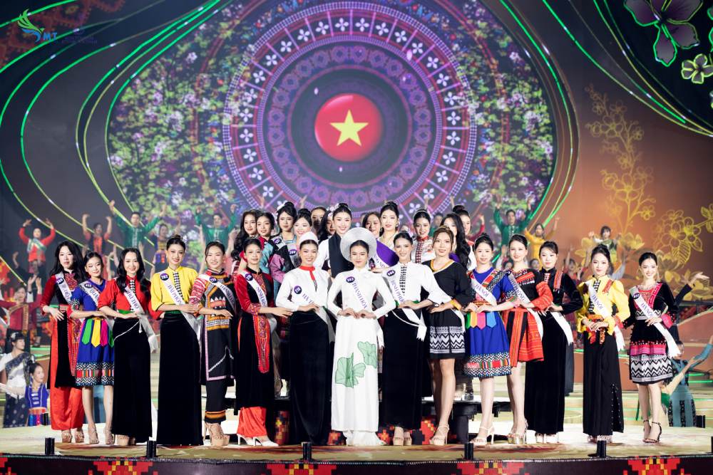 Các thí sinh tham gia đêm chung kết