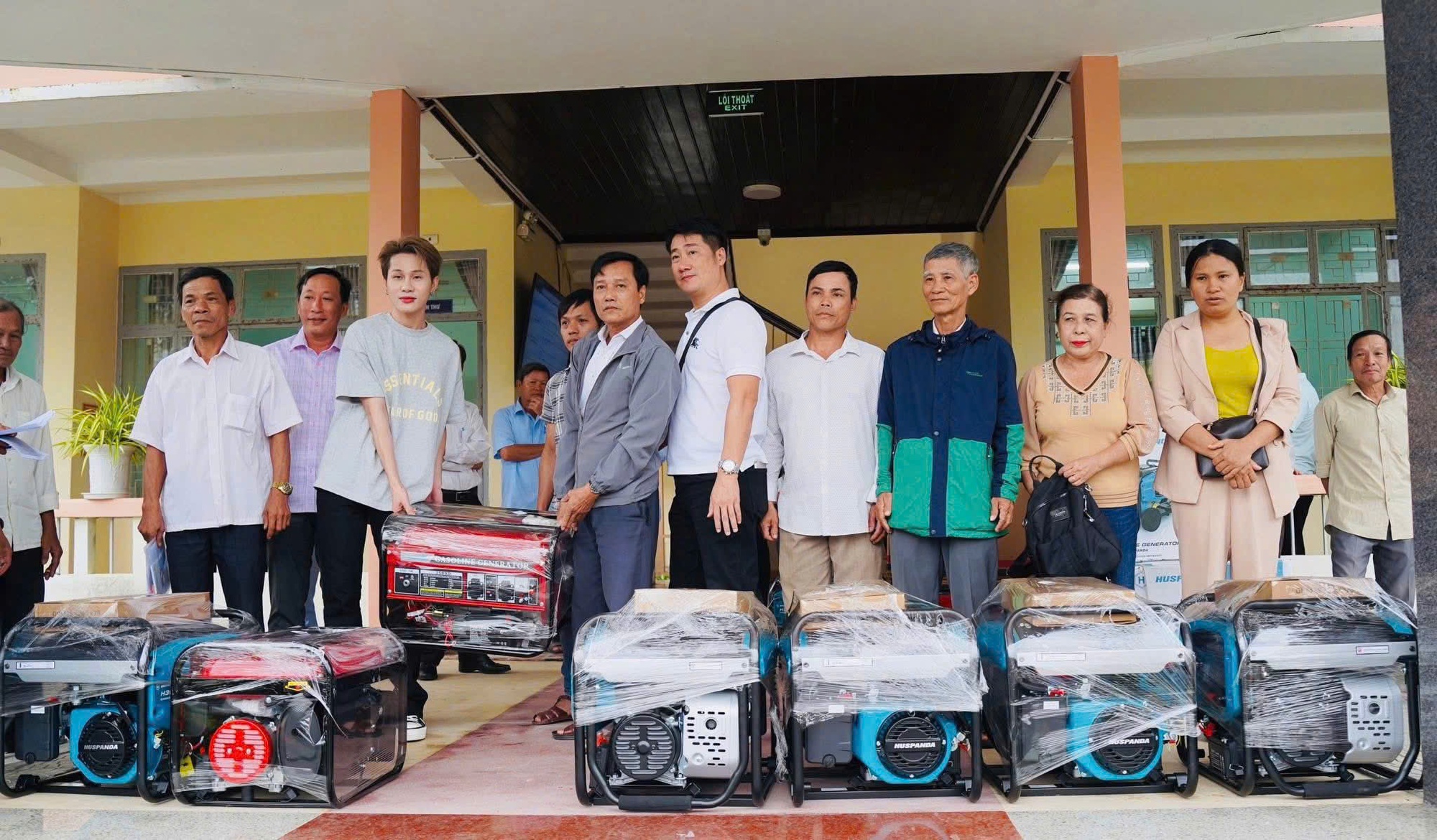 Hoạt động thiện nguyện do UBND xã phối hợp với Tạp chí Môi trường và Xã hội tổ chức.