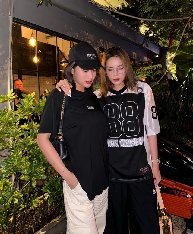 Dù chưa biết chuyện gì nhưng màn bâng quơ của Thiên Ân và việc dỗ dành của Kỳ Duyên khiến fan thích thú