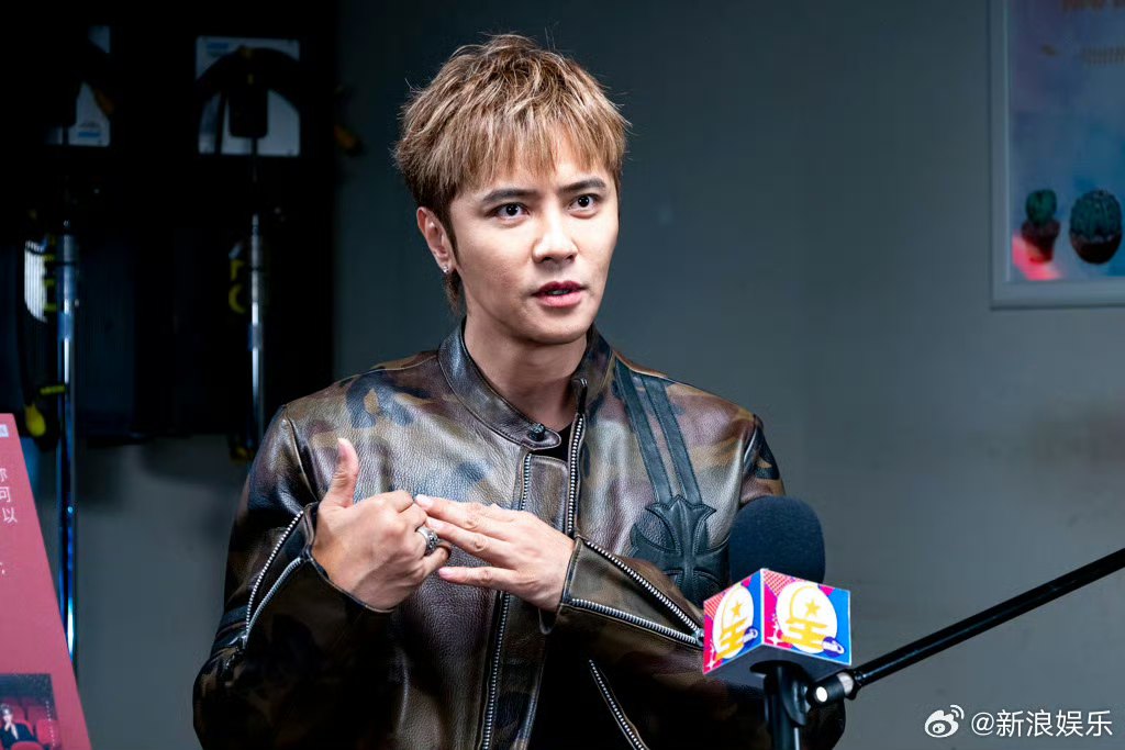 Ca sĩ T. thừa nhận anh đã tự hủy hoại cuộc đời của chính mình vì đời sống riêng tư lộn xộn