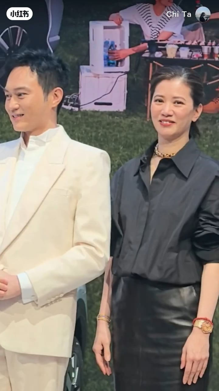 So sánh nhan sắc Viên Vịnh Nghi hiện tại và quá khứ Viên Vịnh Nghi già hơn chồng rất nhiều