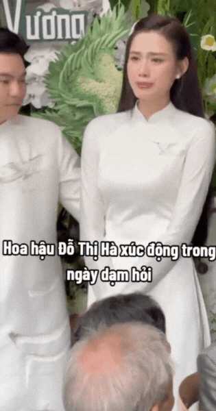 Viết Vương ngại ngùng trong ngày cưới