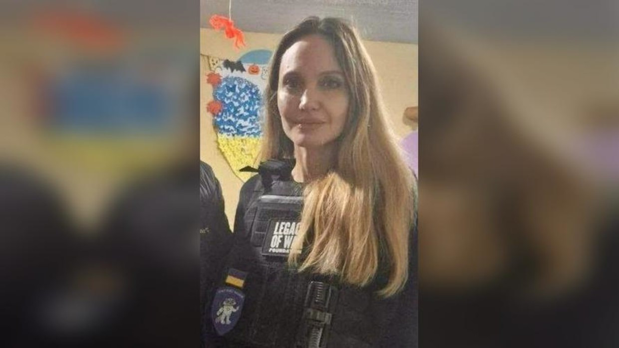 Angelina Jolie gặp rắc rối- Ảnh 1. Angelina Jolie trong chuyến thăm mới nhất đến Ukraine