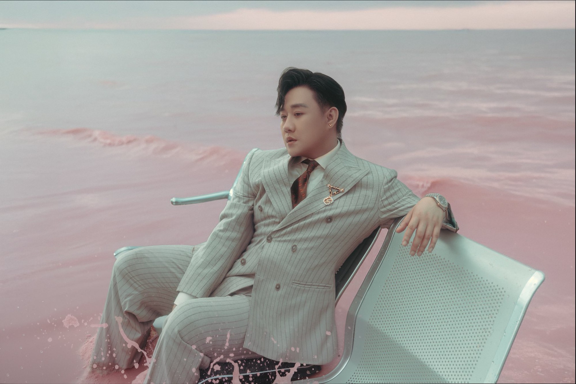 Trung Quân Idol bị vạ lây bởi phát ngôn của Bằng Kiều