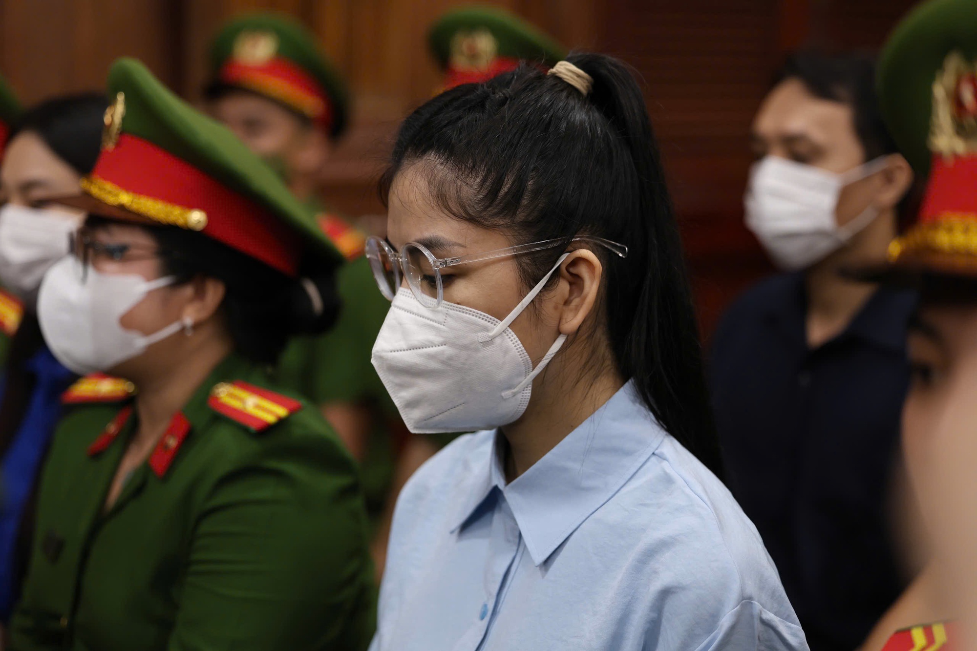 Nguyễn Thị Thái Hằng trong phòng xét xử