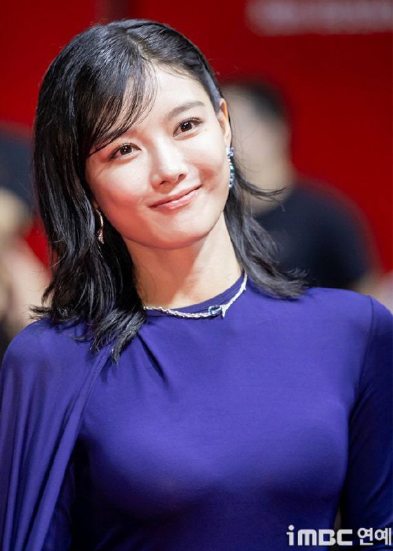 Nhan sắc gây tranh cãi của Kim Yoo Jung