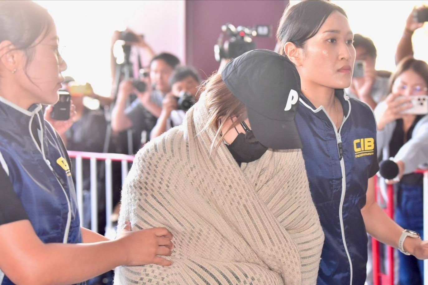 Nana Rybena bị bắt giữ Nana Rybena bị bắt tại nhà riêng ở Bangkok