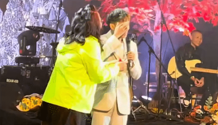 Hồ Văn Cường được tặng vàng