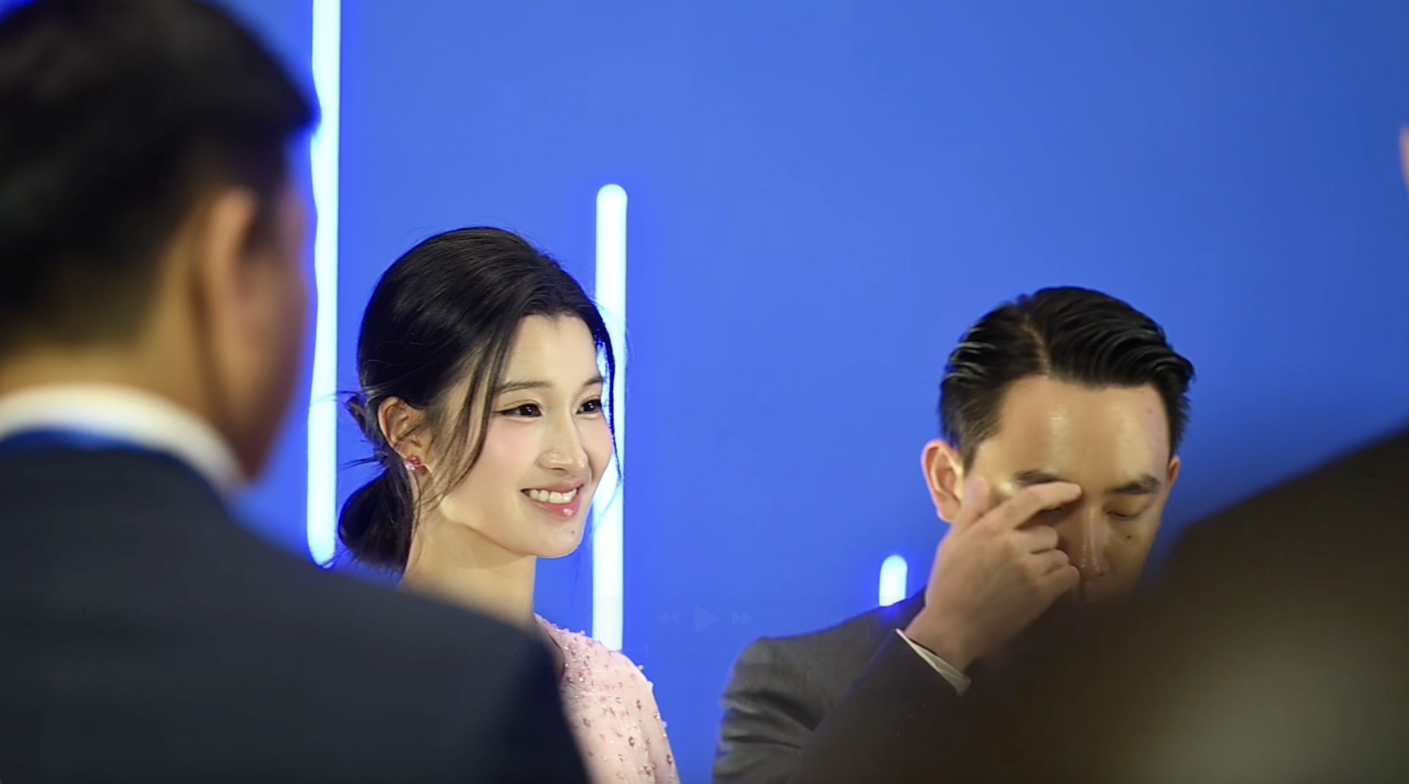 Phương Nhi tại lễ trao giải VinFuture 2025 Phương Nhi diện áo dài hồng thanh lịch