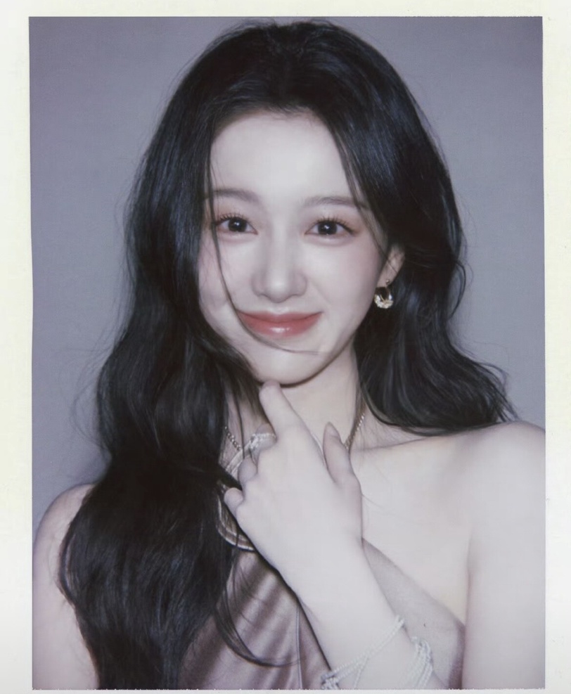 Bao Thượng Ân tại Liên hoan phim Busan 2023 Nhan sắc nổi bật trên thảm đỏ quốc tế