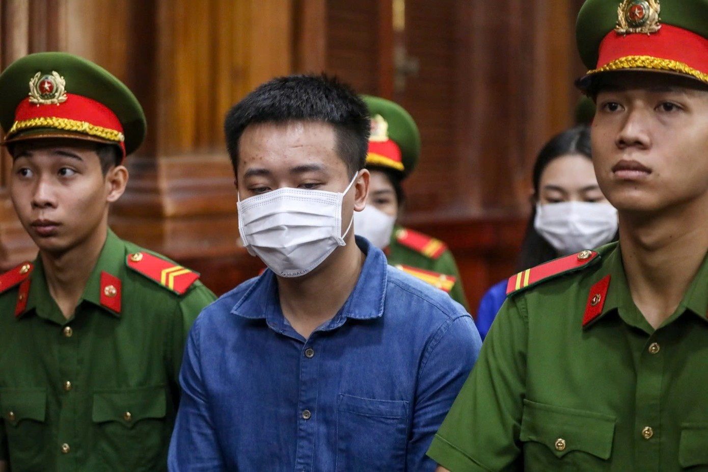 Phiên tòa xét xử nhóm kẹo Kera Hình ảnh tại phiên tòa xét xử kẹo Kera