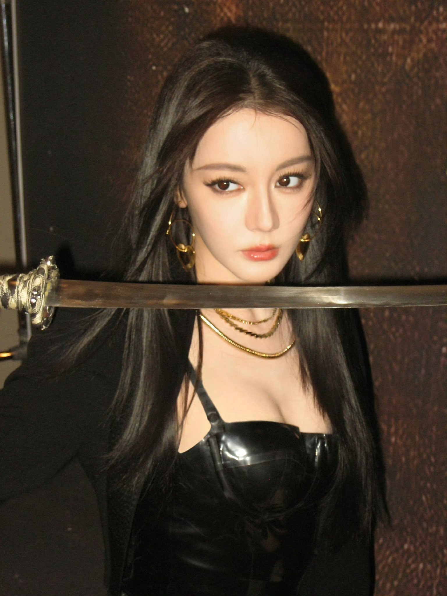 Nhan sắc lai Tây của Địch Lệ Nhiệt Ba Gương mặt sắc sảo của Địch Lệ Nhiệt Ba