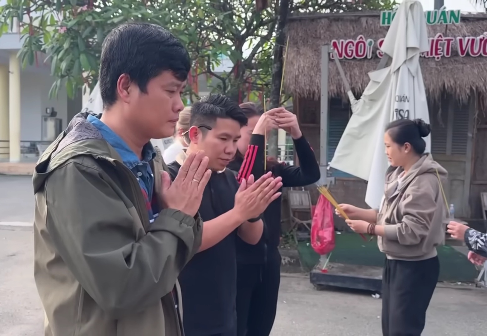 Hội quán Ngôi sao miệt vườn nơi tập kết đồ cứu trợ Tập kết hàng cứu trợ tại Hội quán Ngôi sao miệt vườn