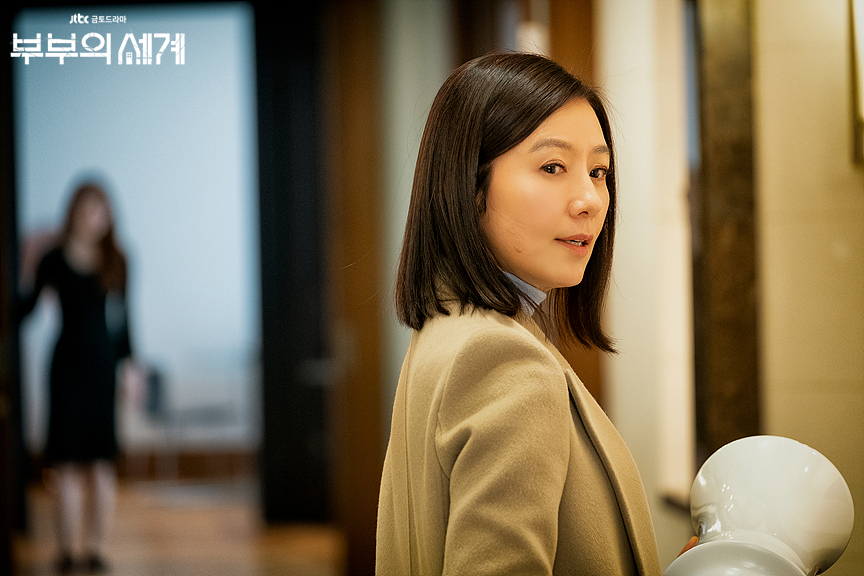 Kim Hee Ae trong The World of the Married Vai Ji Sun Woo đỉnh cao sự nghiệp