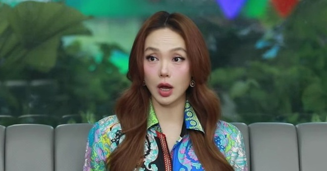 Minh Hằng trong buổi biểu diễn