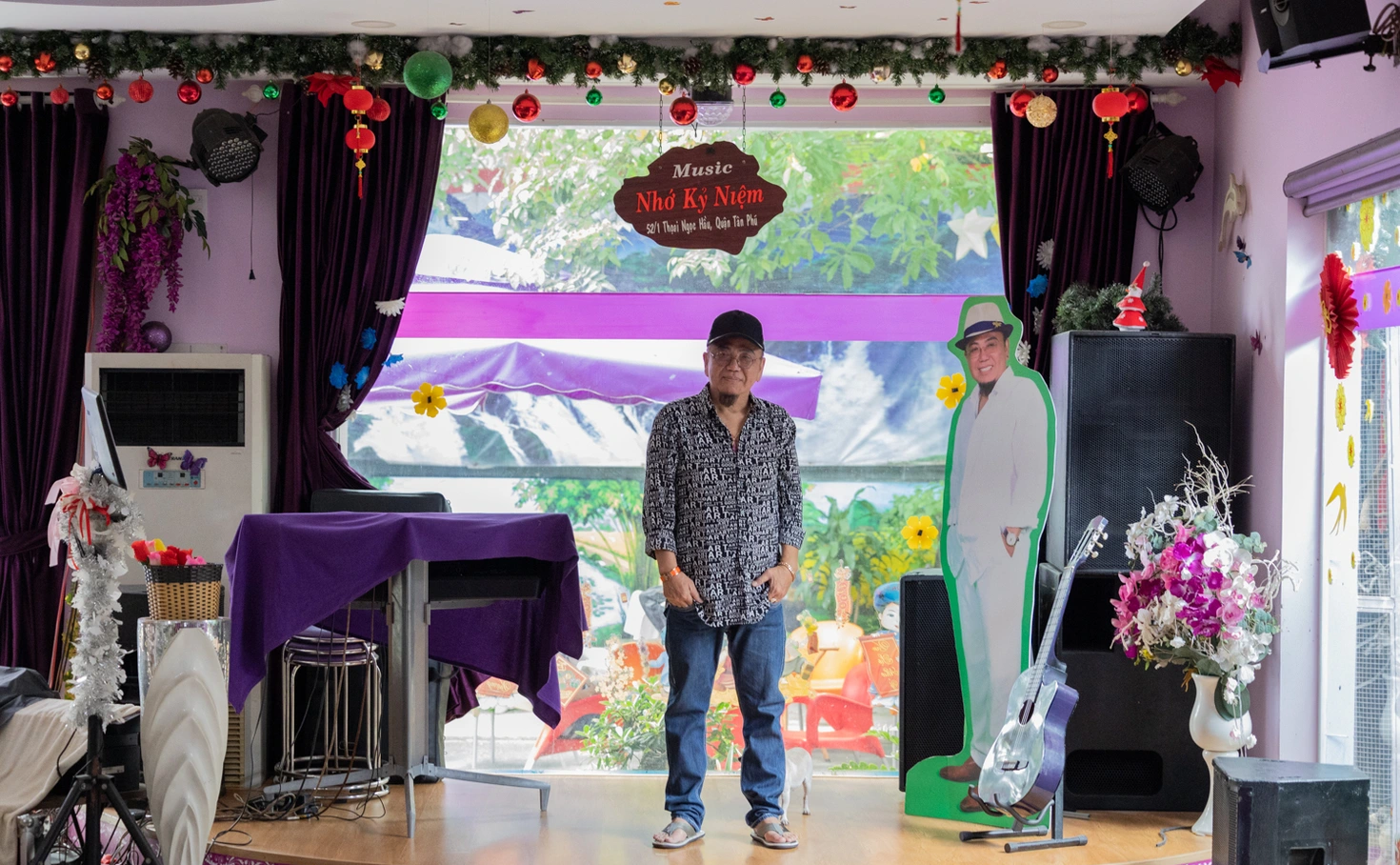 Căn nhà màu tím của Hồng Tơ kiêm quán cà phê Nhà và quán cà phê của Hồng Tơ