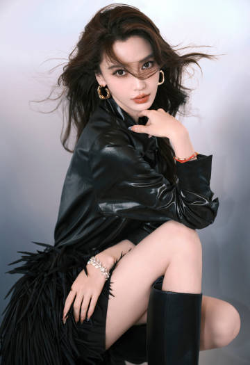 Angelababy ở tuổi 36 Angelababy vẫn giữ phong độ nhan sắc ở tuổi 36